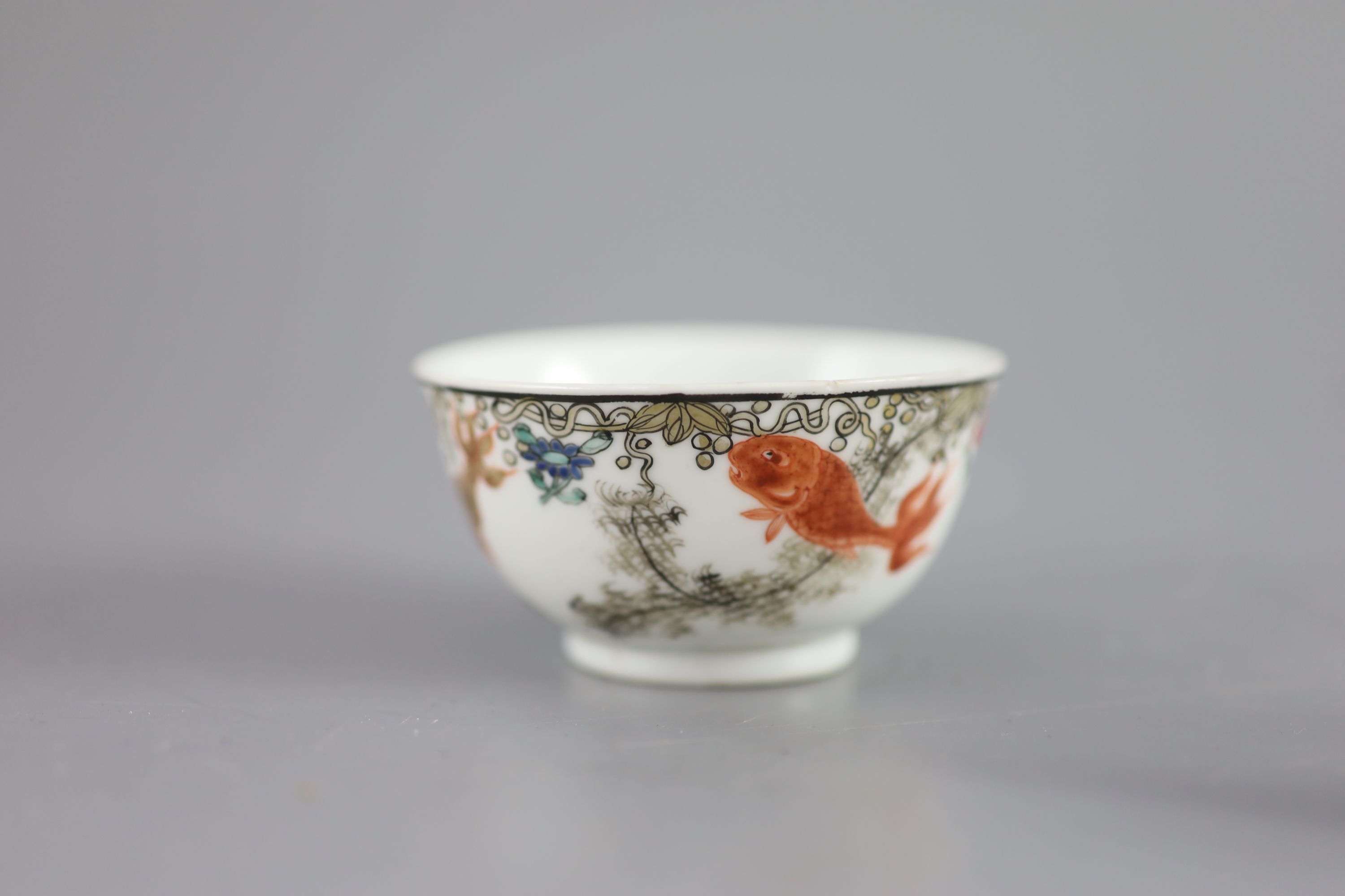 A Chinese Qianlong tea bowl decorated with goldfish, and an associated saucer, diameter 7.5cm and 10.5cm